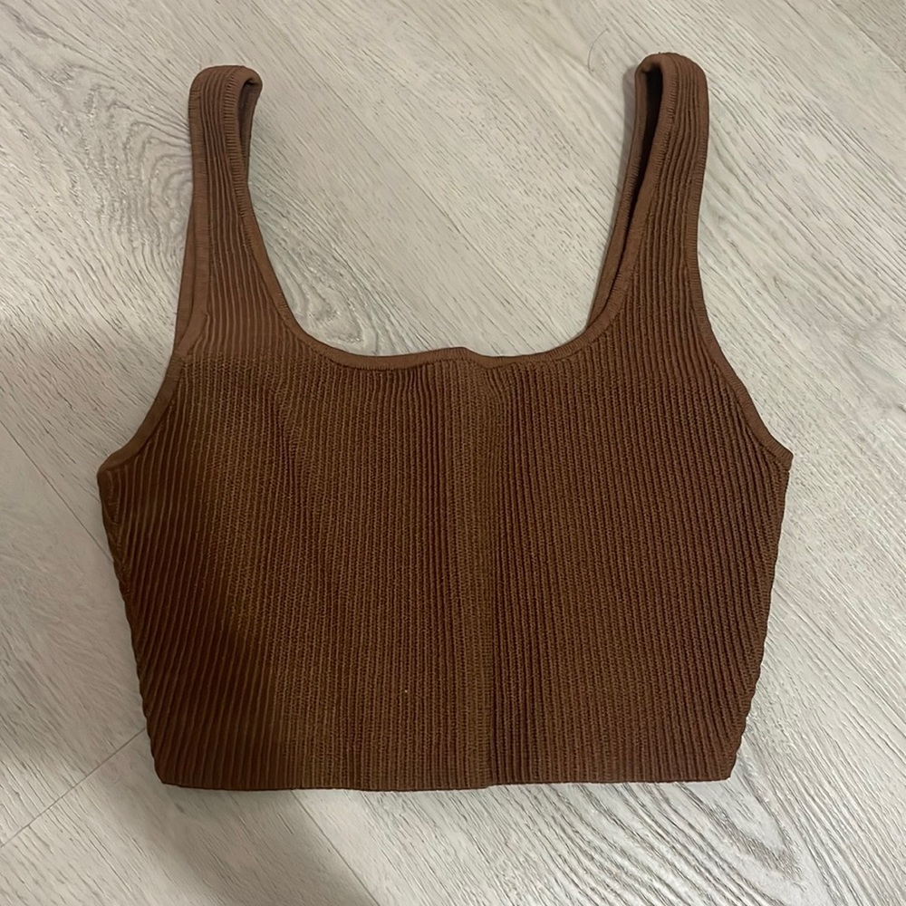 Aritzia Babaton Ribbed Crop Top